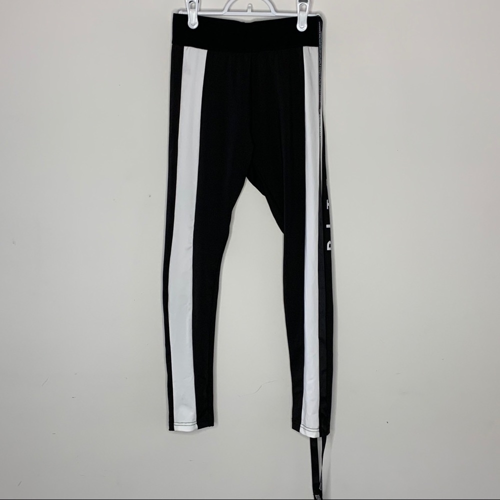 Black monochrome gym leggings